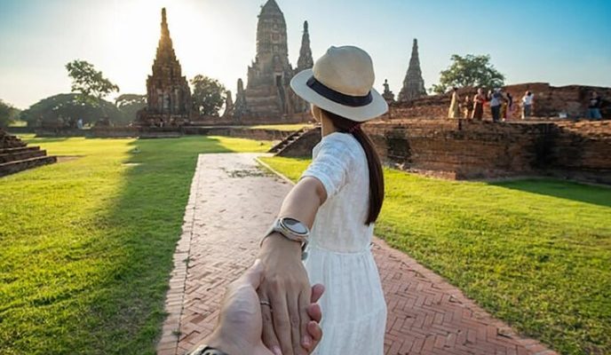 thailand tourist in white clothes