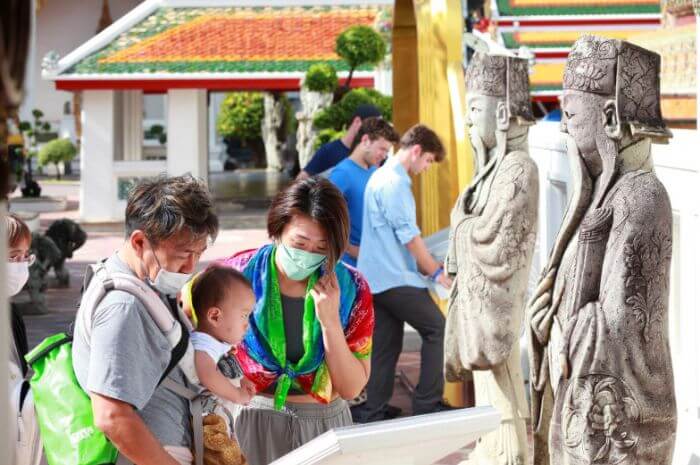 korean tourists in wat pho temple